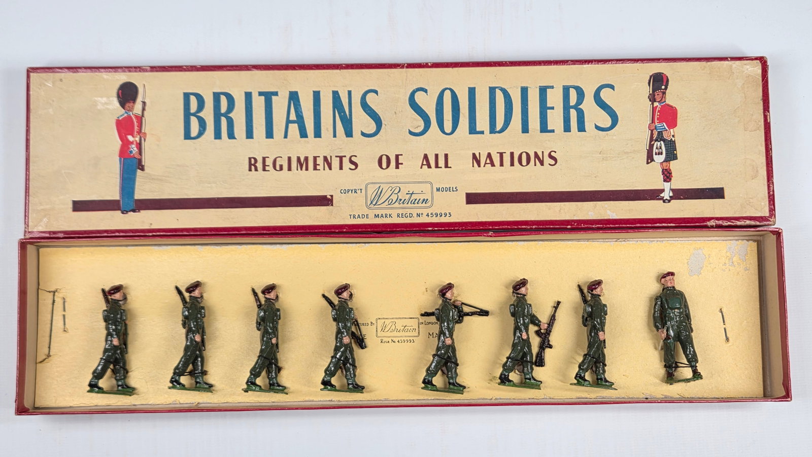 VINTAGE BRITAIN 2010 AIRBORNE INFANTRY W/ OFFICER & GREN GUNNER (1 of 8)