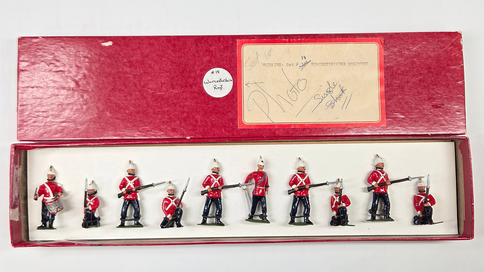 VINTAGE BRITAIN 18 WORCESTERSHIRE REGT.: SET REMAINS IN GOOD CONDITION, SHOWING SOME TYPICAL PAINT WEAR. CUSTOM BOX.