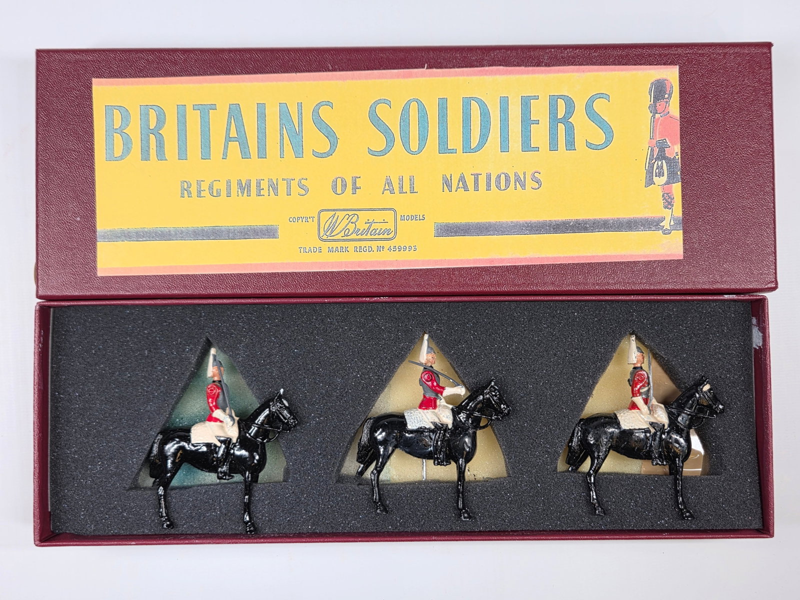 VINTAGE BRITAIN 746 THE LIFE GUARDS MOUNTED: SET REMAINS IN GOOD CONDITION, SHOWING SOME TYPICAL PAINT WEAR. CUSTOM BOX.