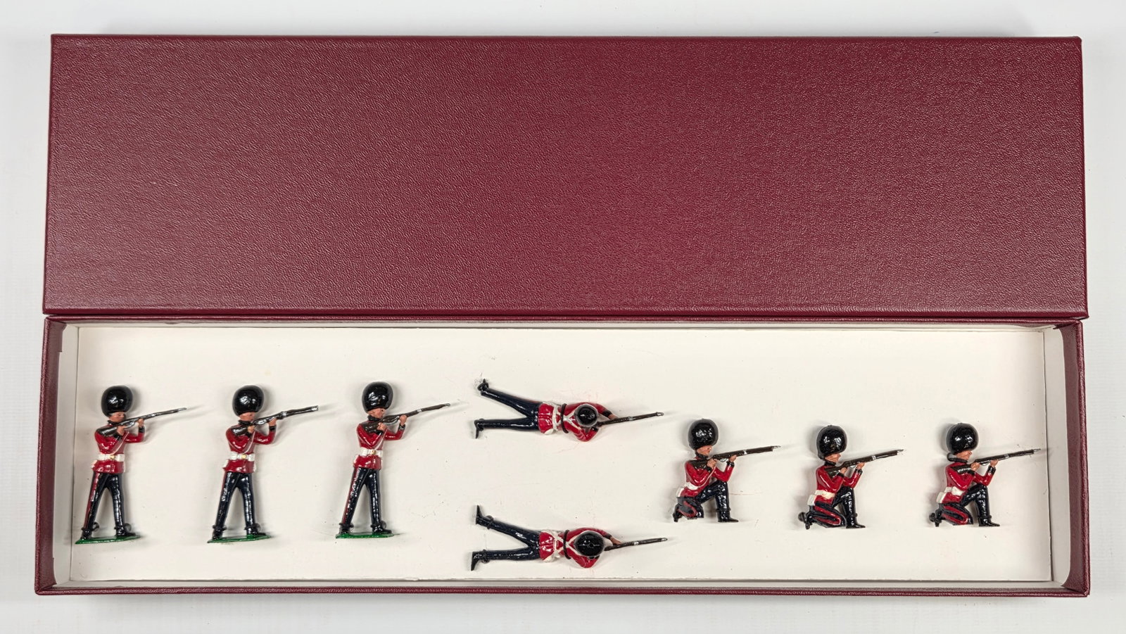 VINTAGE BRITAIN 1283 GRENADIER GUARDS FIRING (1 of 4)