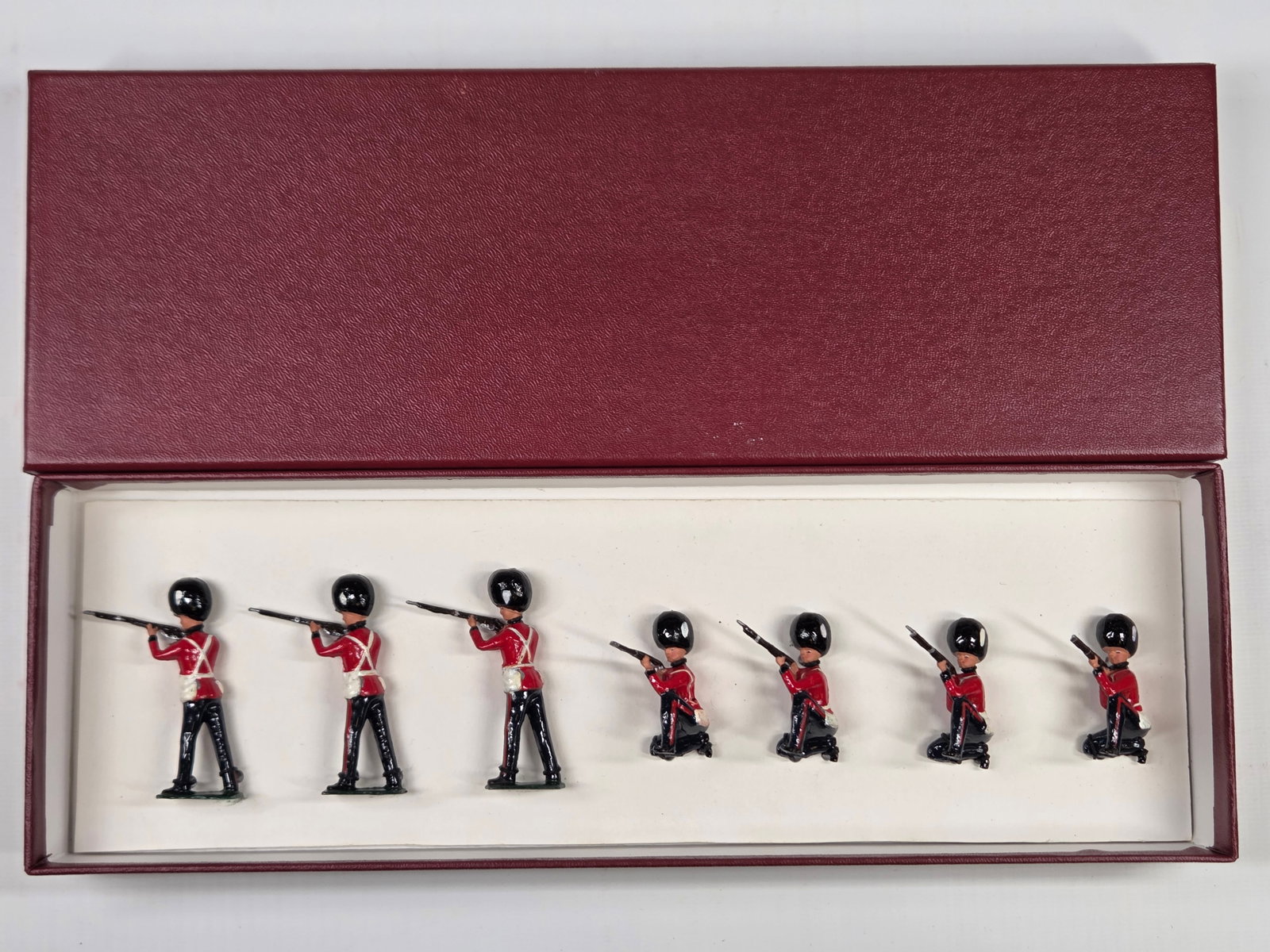 VINTAGE BRITAIN COLDSTREAM GUARDS SET: SET REMAINS IN GOOD CONDITION, SHOWING SOME TYPICAL PAINT WEAR. CUSTOM BOX.
