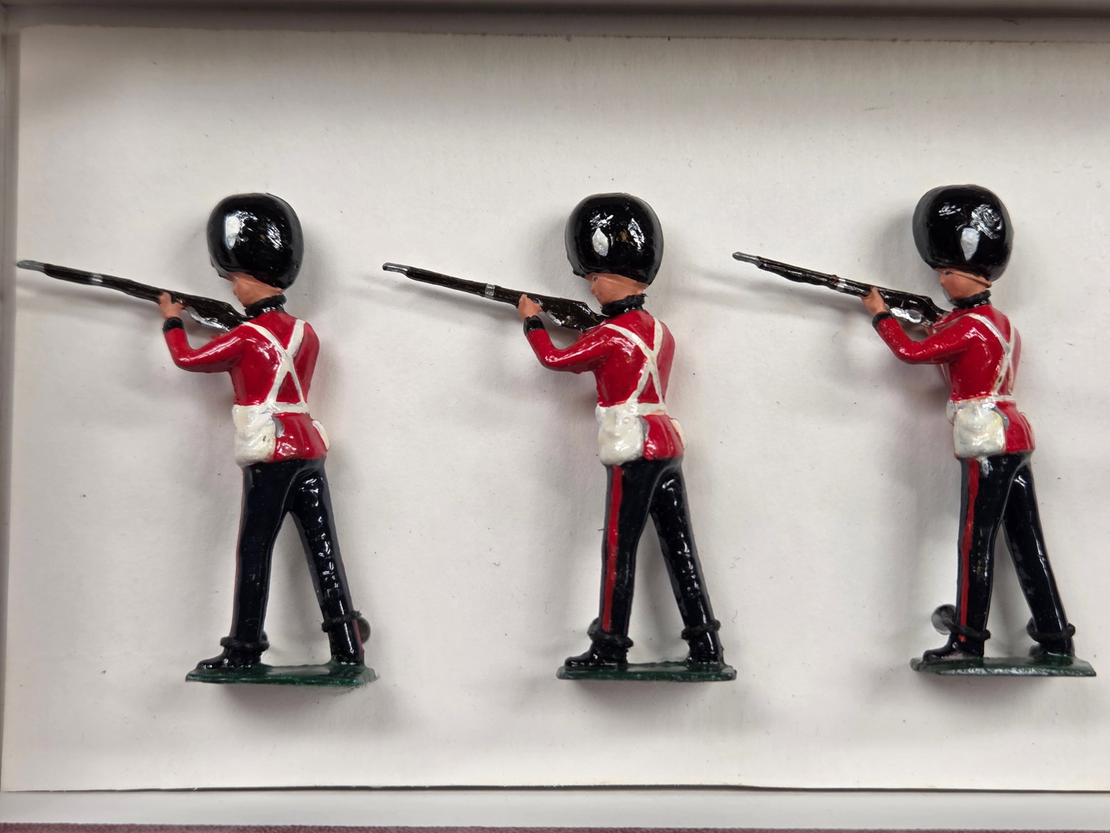 VINTAGE BRITAIN COLDSTREAM GUARDS SET - 2