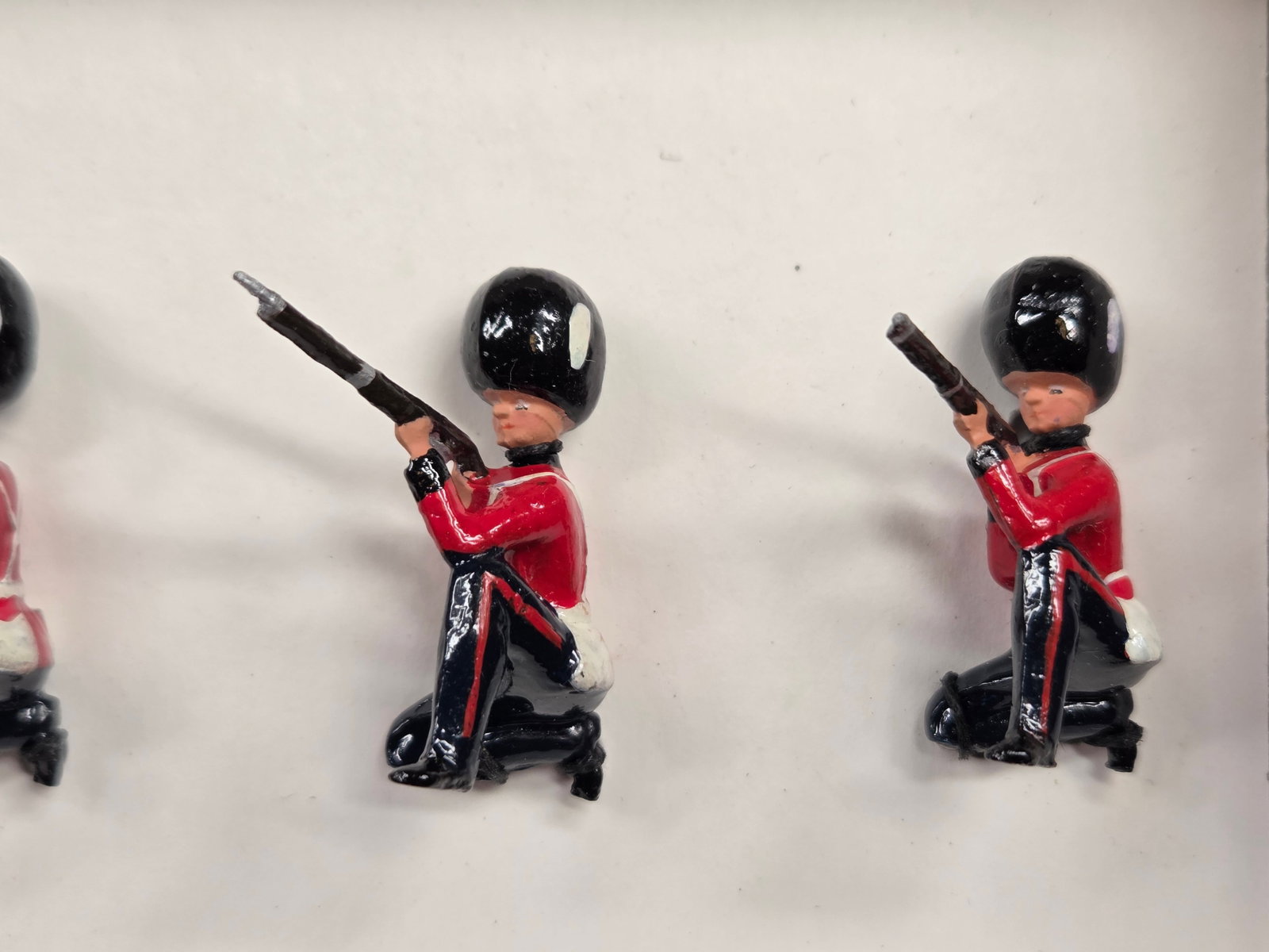 VINTAGE BRITAIN COLDSTREAM GUARDS SET - 4