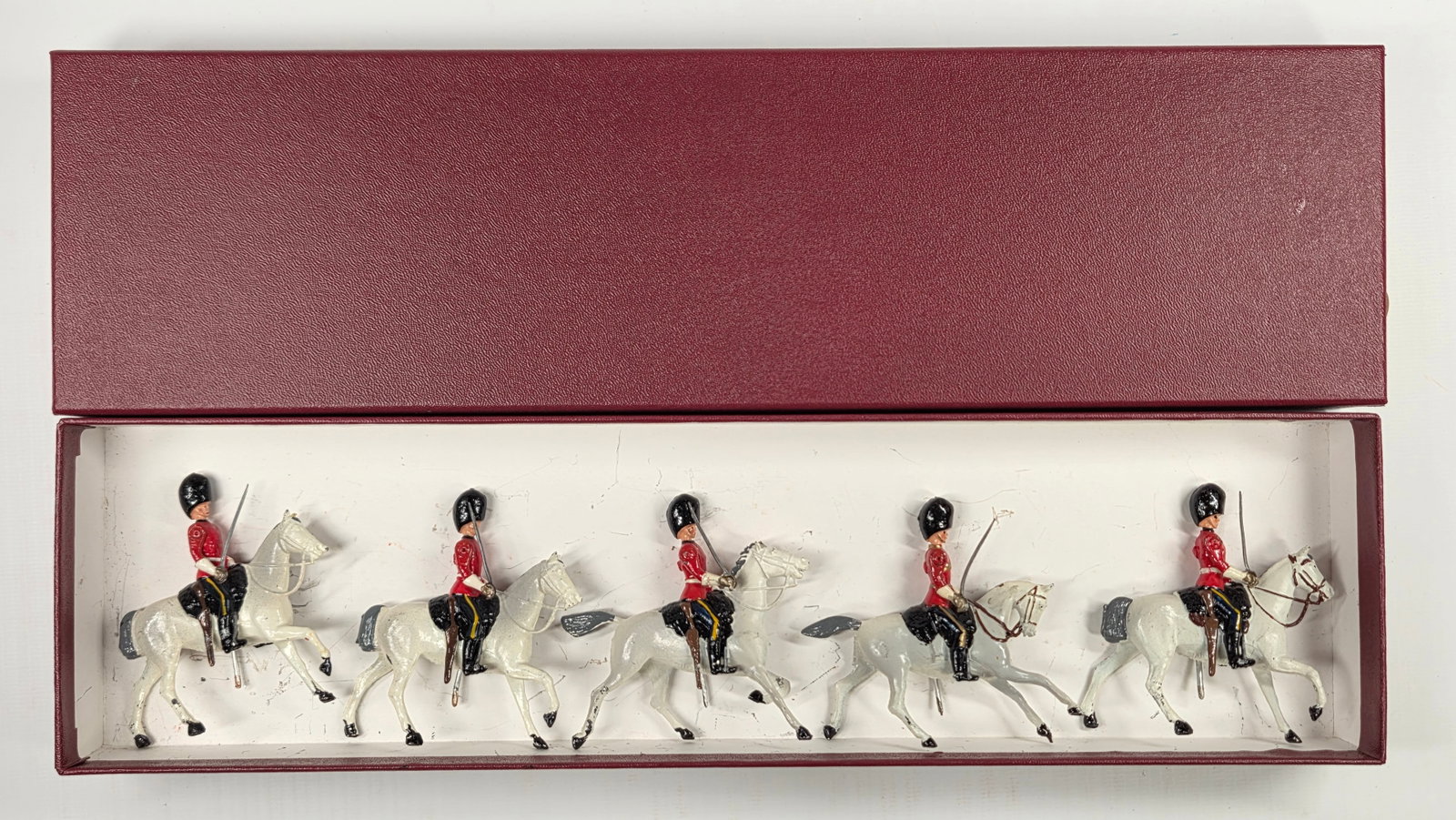 VINTAGE BRITAIN 1607 ROYAL SCOTS GREYS: SET REMAINS IN GOOD CONDITION, SHOWING SOME TYPICAL PAINT WEAR. CUSTOM BOX.
