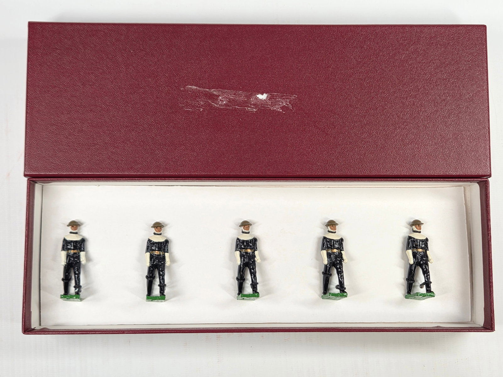 VINTAGE BRITAIN 8862 BRITISH ROYAL NAVY GUN CREW: SET REMAINS IN GOOD CONDITION, SHOWING SOME TYPICAL PAINT WEAR. CUSTOM BOX.