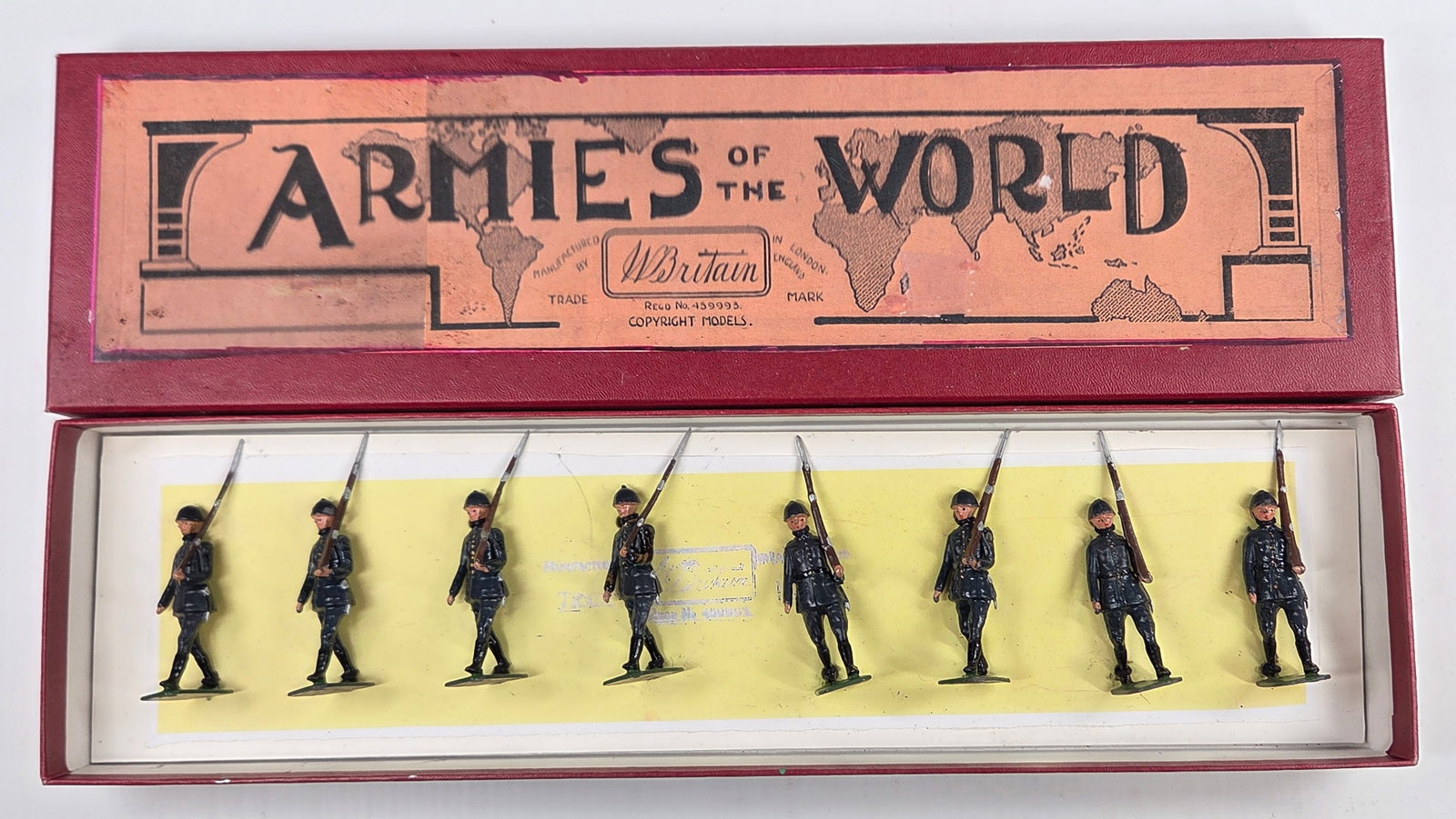 VINTAGE BRITAIN 1850 NETHERLAND INFANTRY: SET REMAINS IN GOOD CONDITION, SHOWING SOME TYPICAL PAINT WEAR. CUSTOM BOX.