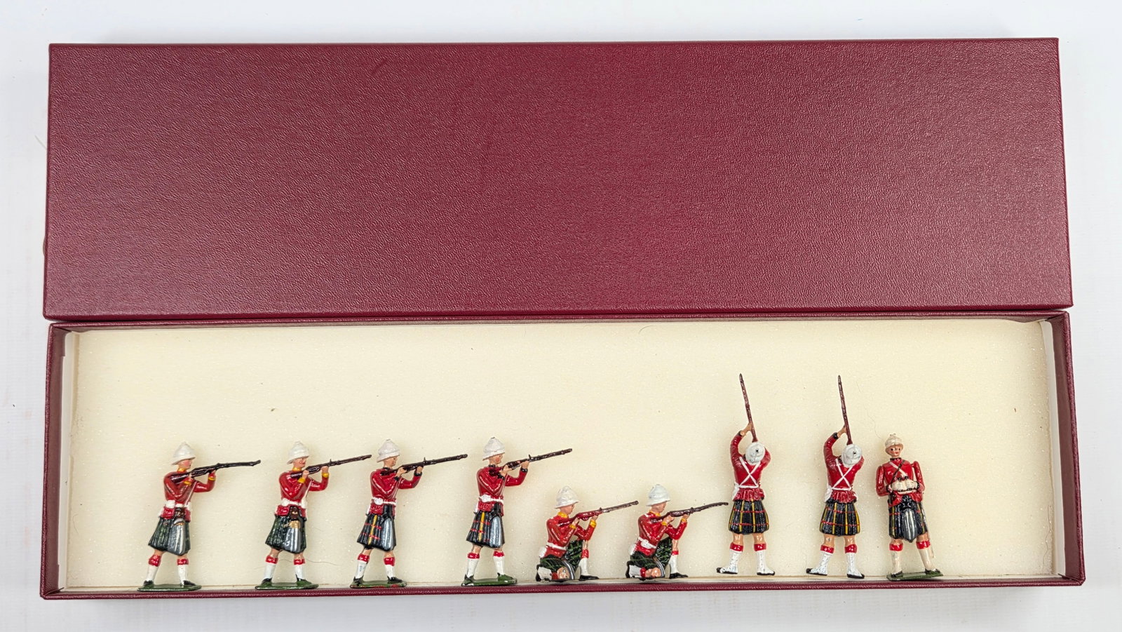 VINTAGE BRITAIN 2025B CAMERON HIGHLANDERS FIRING (1 of 4)