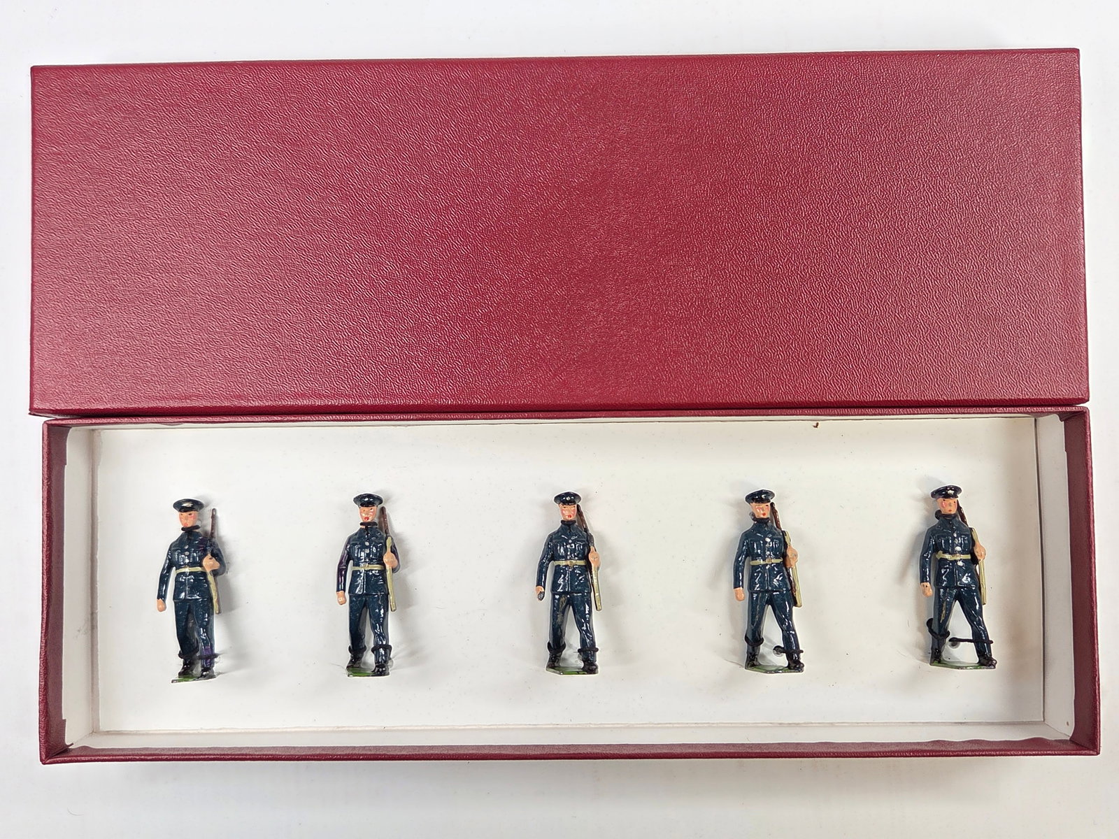 VINTAGE BRITAIN 2033 U.S. AIR FORCE: SET REMAINS IN GOOD CONDITION, SHOWING SOME TYPICAL PAINT WEAR. CUSTOM BOX.