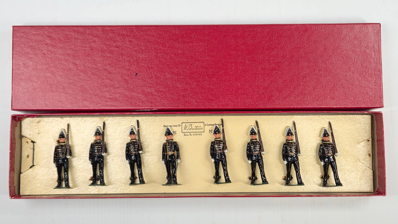 VINTAGE BRITAIN 2035 SVEA LIFE GUARDS: SET REMAINS IN GOOD CONDITION, SHOWING SOME TYPICAL PAINT WEAR. CUSTOM BOX.