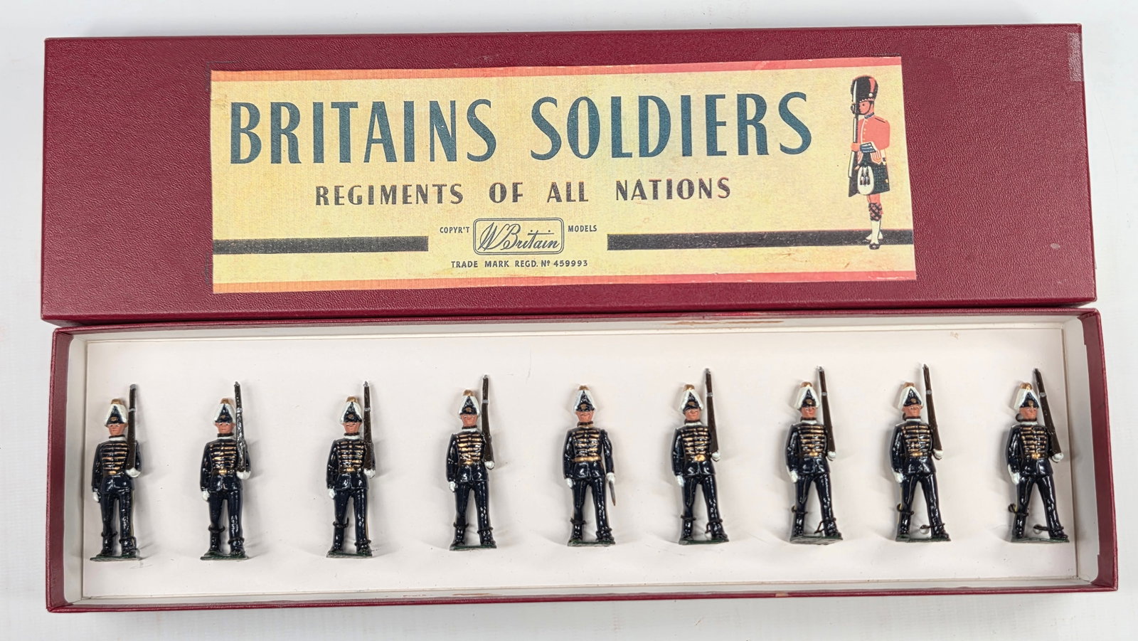 VINTAGE BRITAIN 2035 SVEA LIFE GUARDS: SET REMAINS IN GOOD CONDITION, SHOWING SOME TYPICAL PAINT WEAR. CUSTOM BOX.