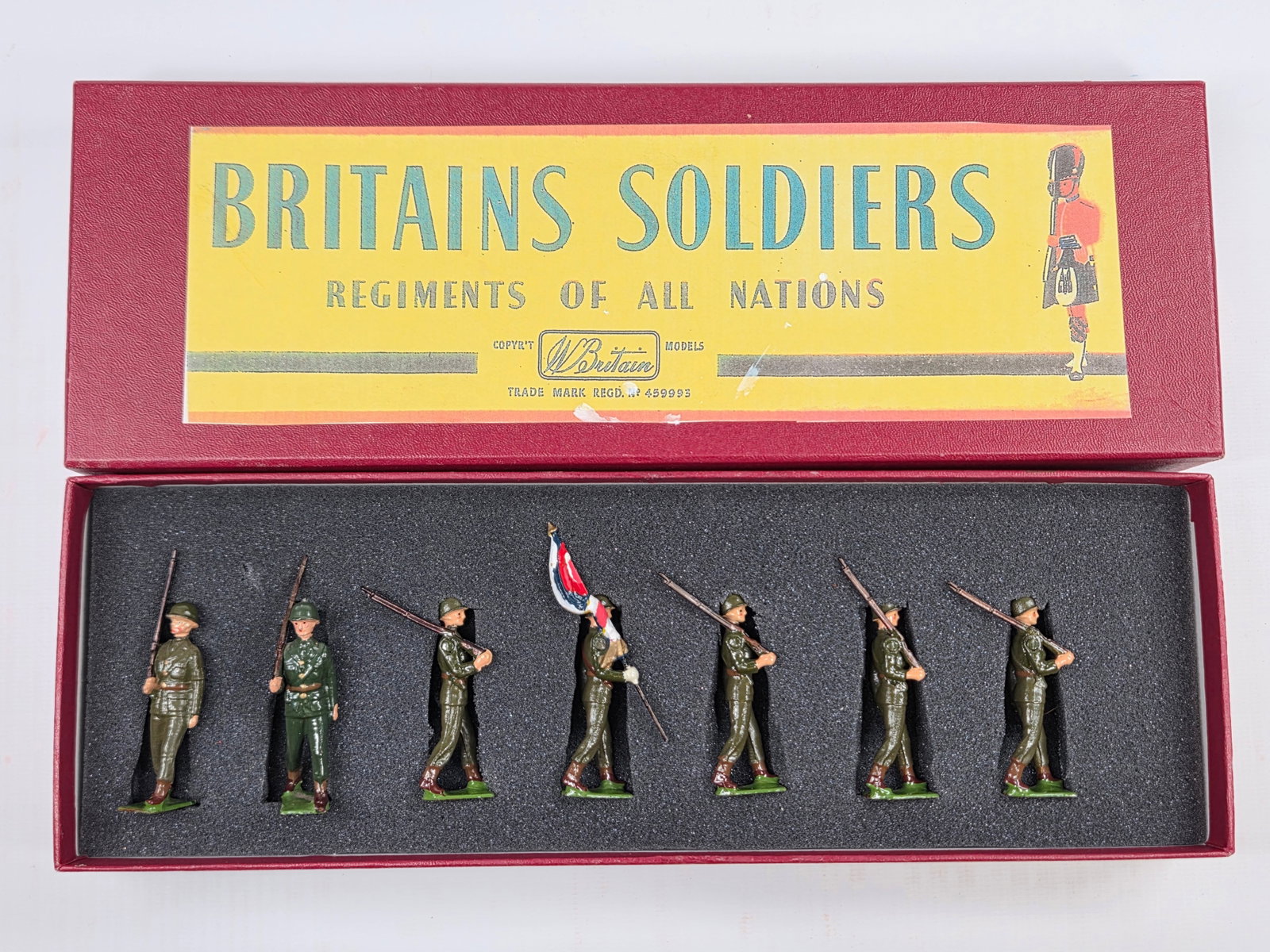 VINTAGE BRITAIN 2039 U.S INFANTRY SERVICE DRESS W/ STEEL HELMETS: SET REMAINS IN GOOD CONDITION, SHOWING SOME TYPICAL PAINT WEAR. CUSTOM BOX.