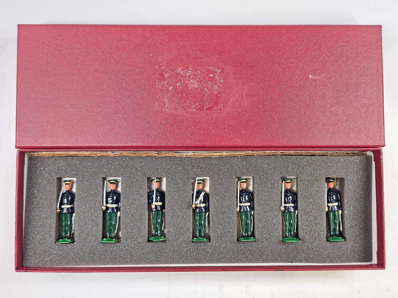VINTAGE BRITAIN 2087 THE 5TH ROYAL INNISKILLING DRAGOONS GUARDS: SET REMAINS IN GOOD CONDITION, SHOWING SOME PAINT WEAR. CUSTOM BOX.
