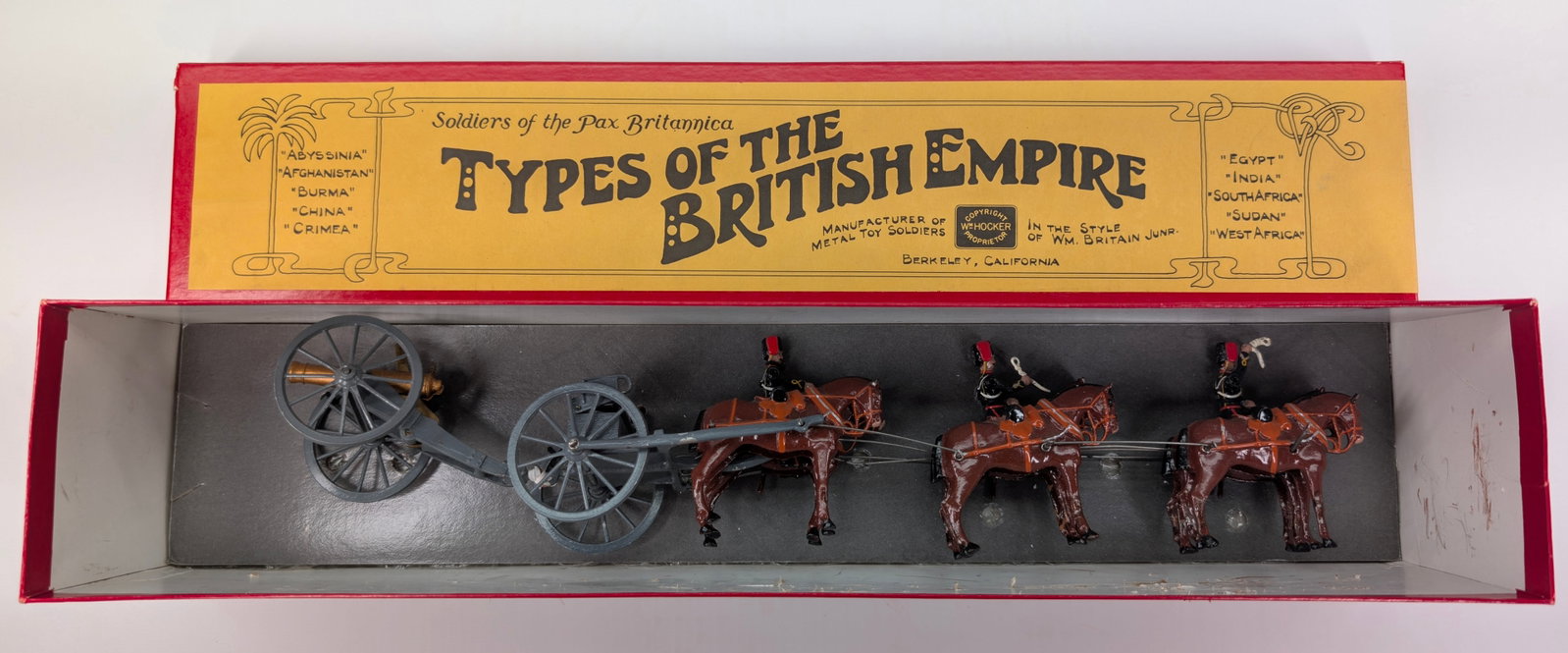 WM HOCKER NO. 39 ROYAL HORSE ARTILLERY: SET REMAINS IN GOOD CONDITION, SHOWING SOME TYPICAL WEAR. BOX SHOWING SOME WEAR.