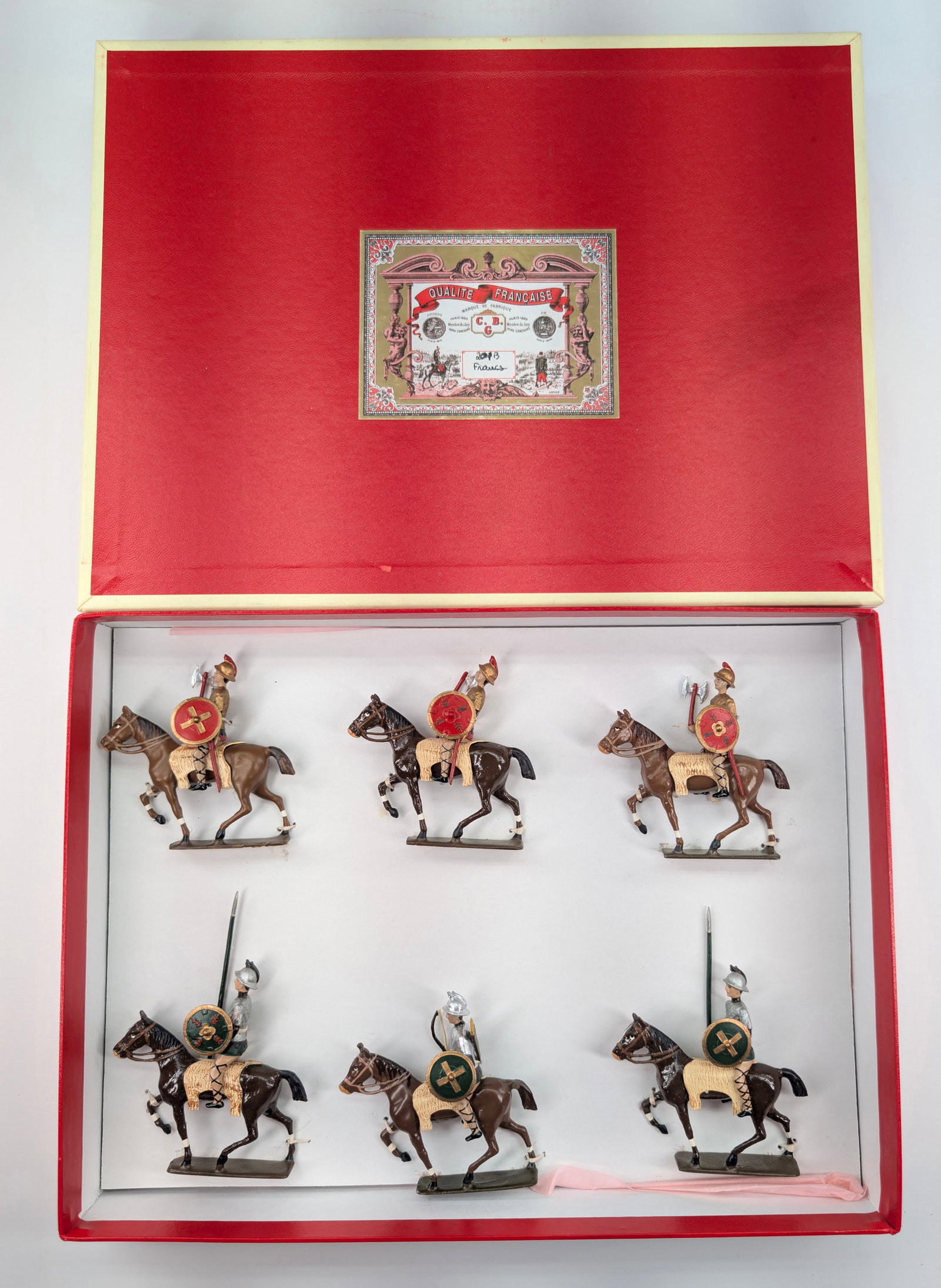 C.B.G. MIGNOT MOUNTED KNIGHT SET: SET REMAINS IN GOOD CONDITION, SHOWING SOME LIGHT TYPICAL WEAR.