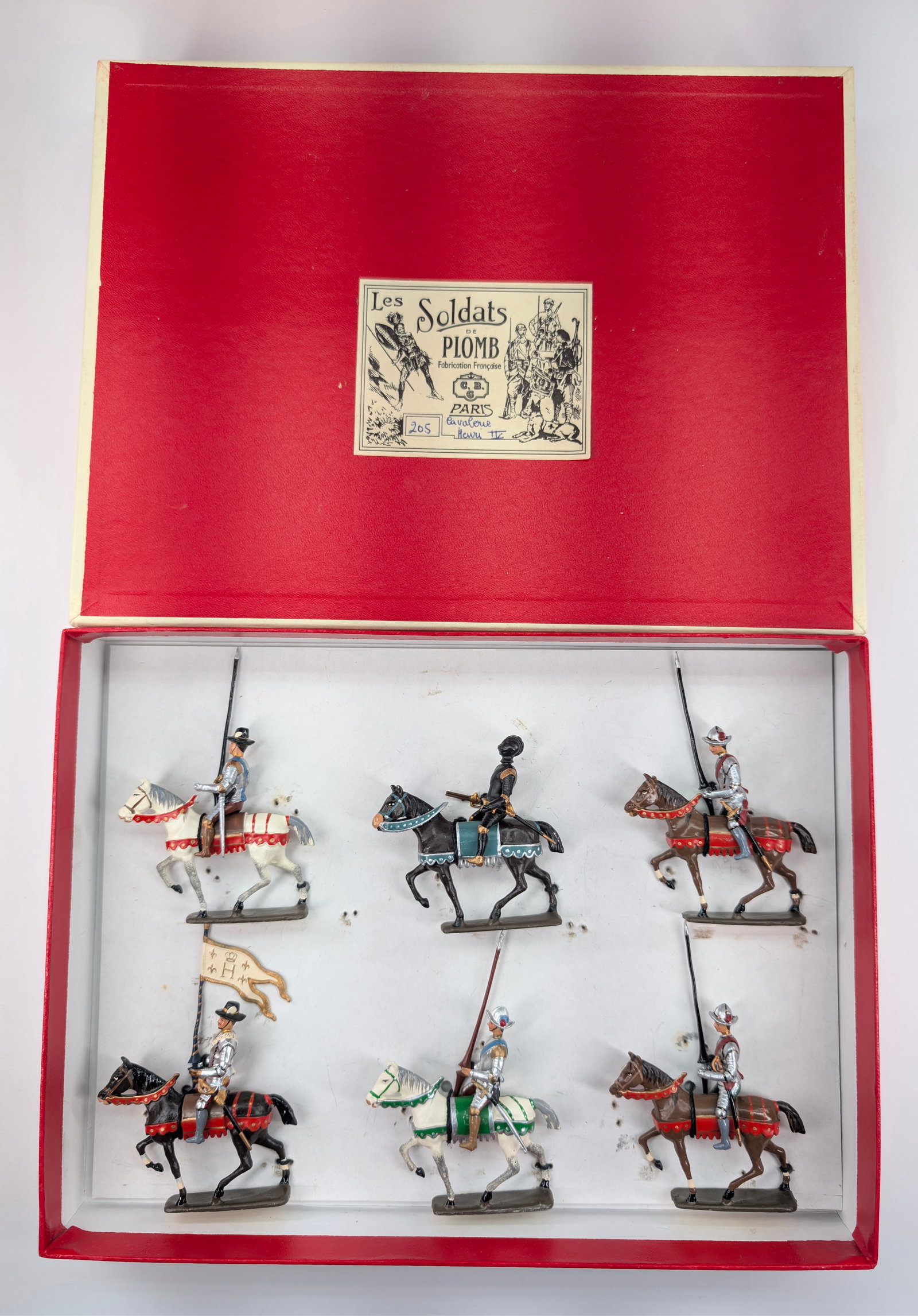 C.B.G. MIGNOT MOUNTED KNIGHT SET: SET REMAINS IN GOOD CONDITION, SHOWING SOME LIGHT TYPICAL WEAR.
