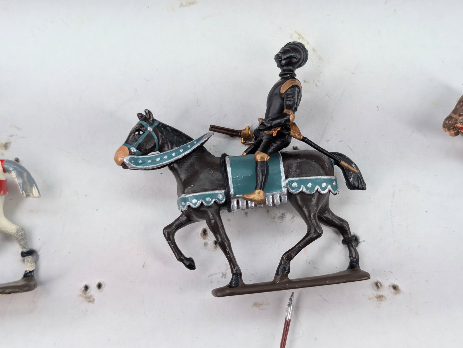 C.B.G. MIGNOT MOUNTED KNIGHT SET - 3