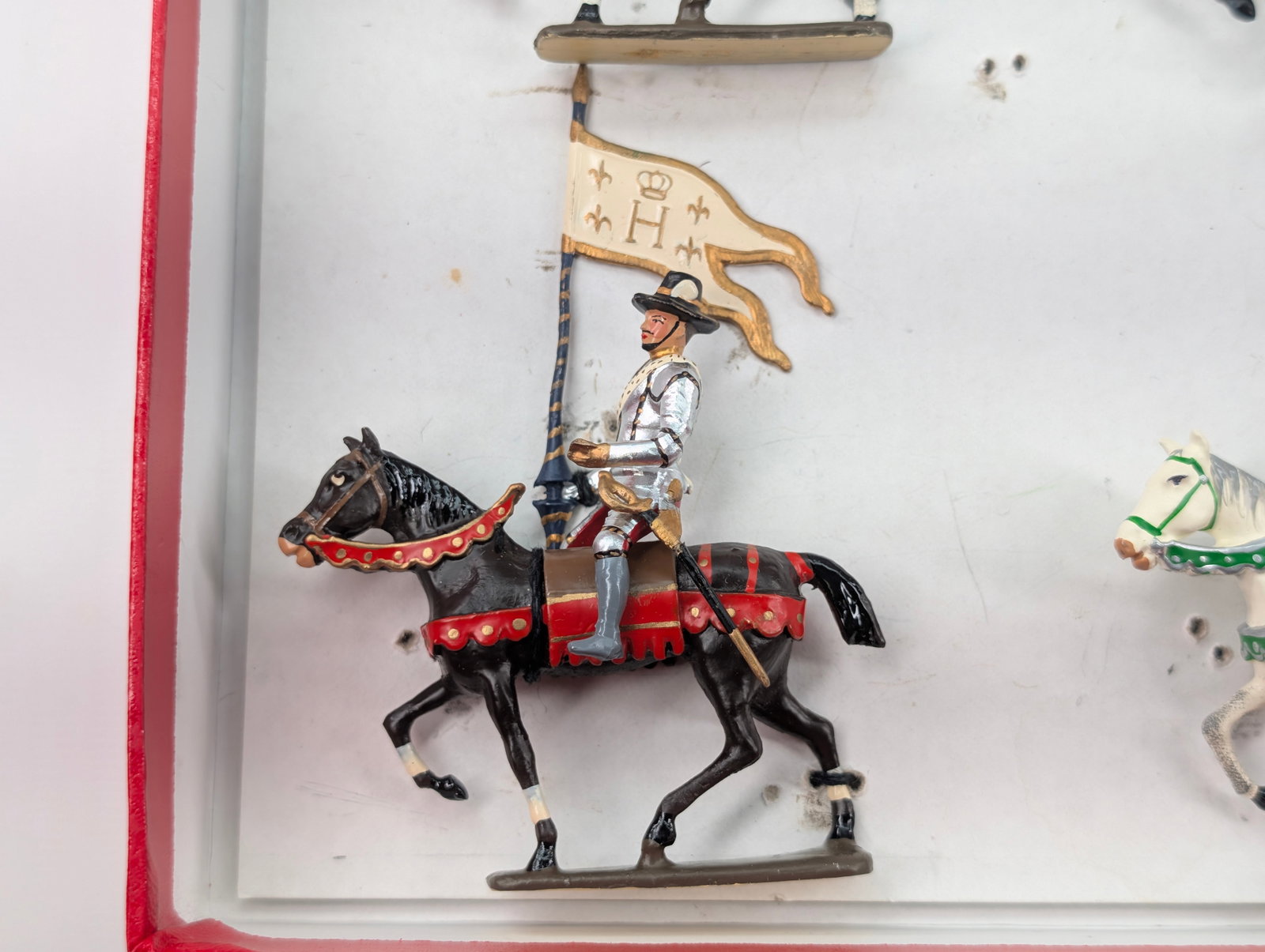 C.B.G. MIGNOT MOUNTED KNIGHT SET - 5