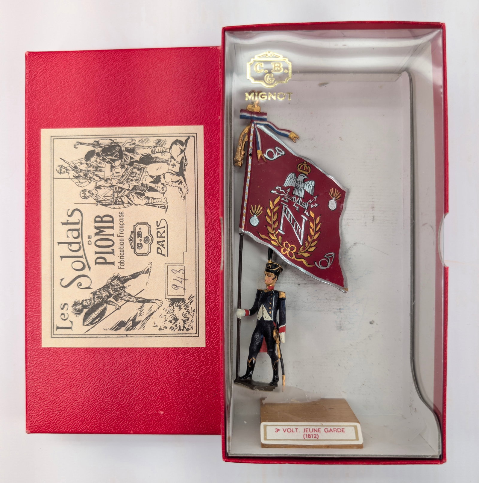 C.B.G. MIGNOT GUARD W/ COLOR: SET REMAINS IN GOOD CONDITION, SHOWING SOME LIGHT TYPICAL WEAR.