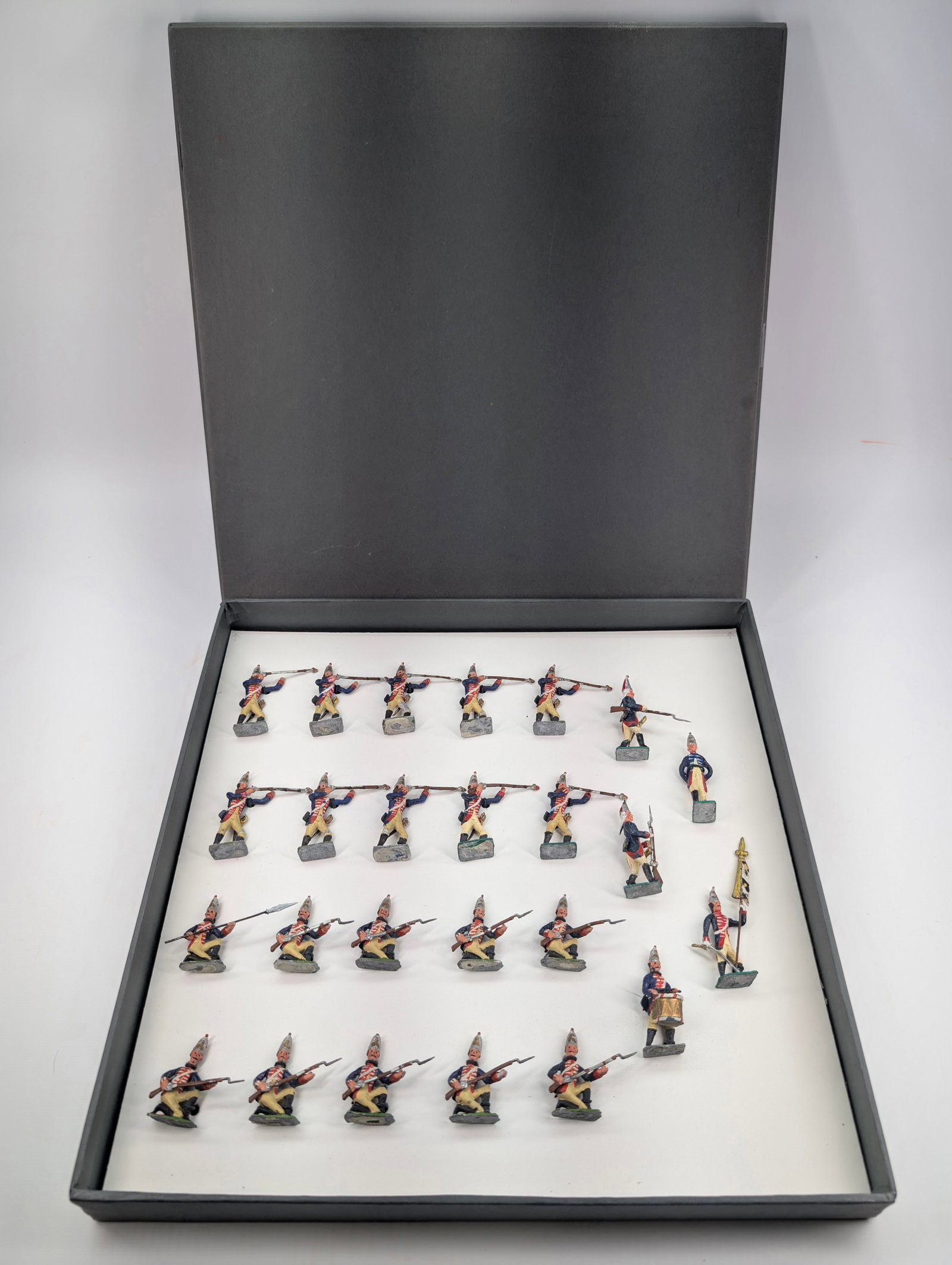 25-PIECE HAND PAINTED SOLDIERS SET: ALL REMAIN IN GOOD CONDITION, SHOWING SOME TYPICAL WEAR. CUSTOM BOX.