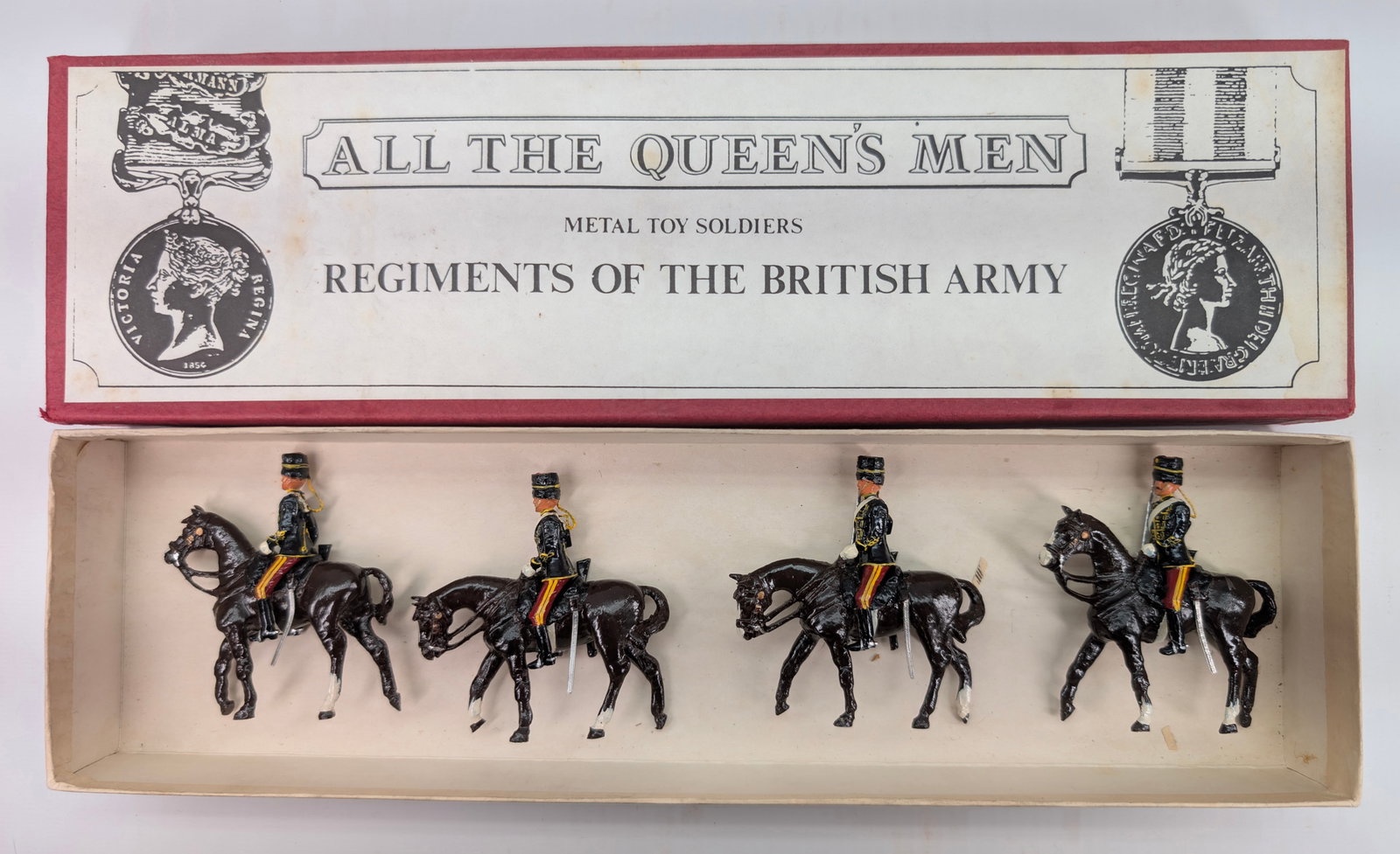 ALL THE QUEEN'S MEN 11TH HUSSARS SET: SET REMAINS IN GOOD CONDITION, SHOWING SOME PAINT WEAR. CUSTOM BOX.