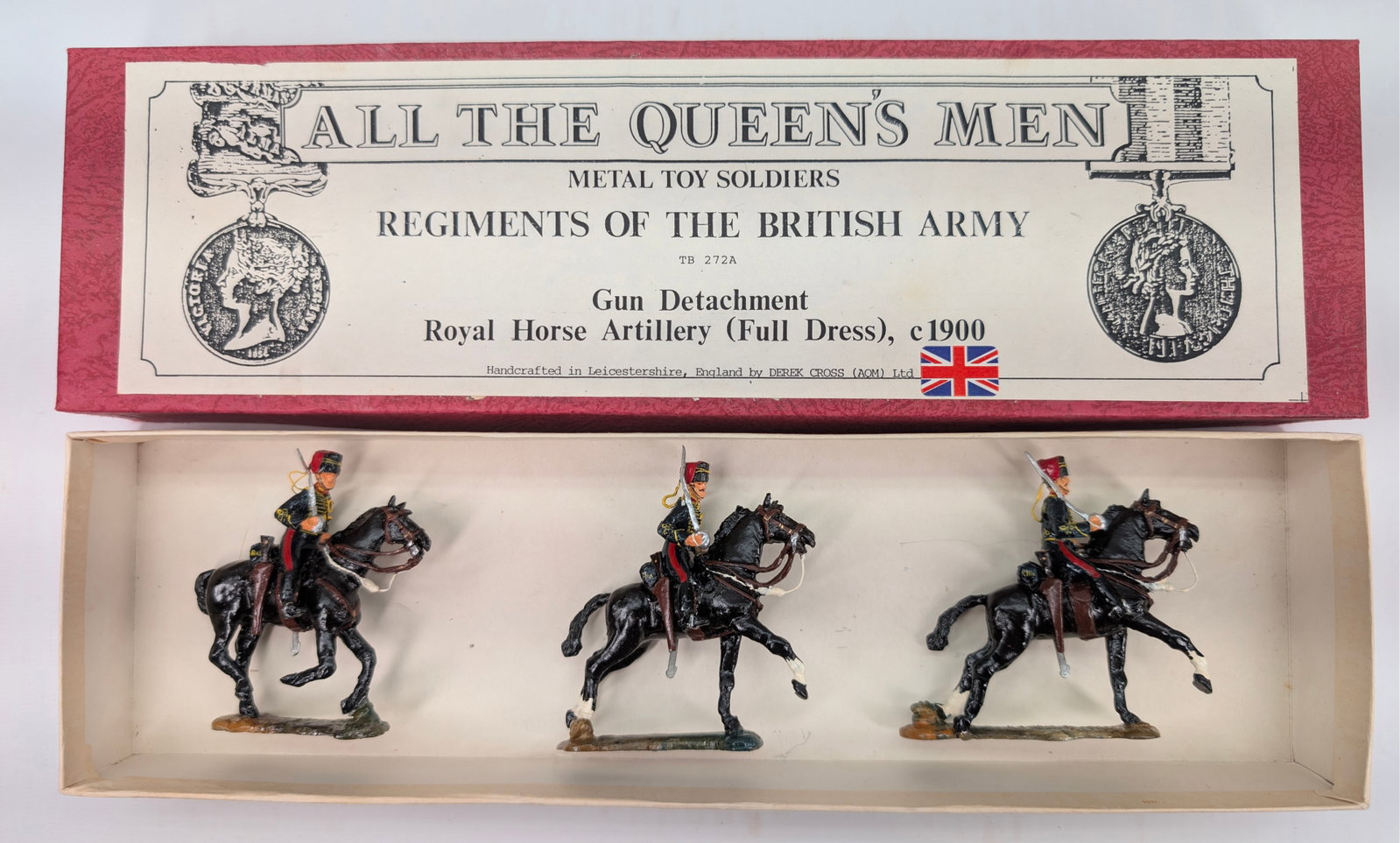 ALL THE QUEEN'S MEN ROYAL HORSE FULL DRESS GUN DETACHMENT: SET REMAINS IN GOOD CONDITION, SHOWING SOME PAINT WEAR. CUSTOM BOX.