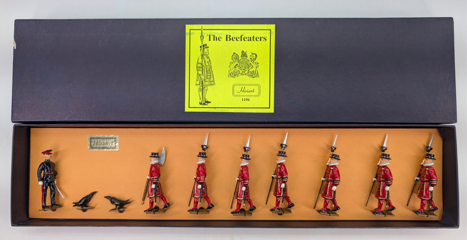 HIRIART 1196 THE BEEFEATERS: SET REMAINS IN VERY GOOD CONDITION WITH BOX.
