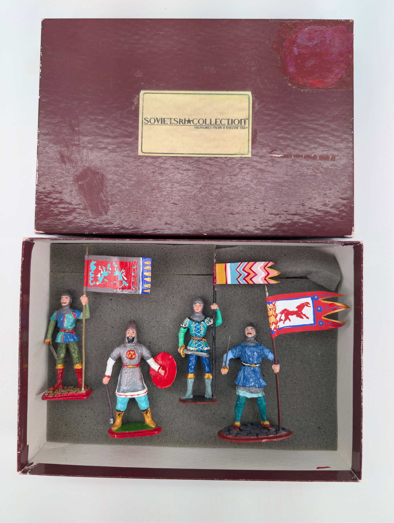SOVIETSKI COLLECTION MEDIEVAL KNIGHTS W/ FLAG (1 of 6)