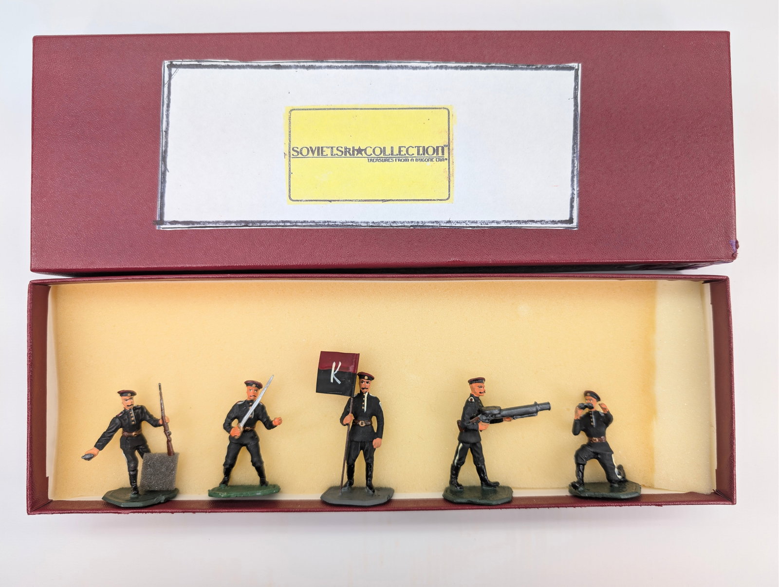 SOVIETSKI COLLECTION RUSSIAN CIVIL WAR ARMY: SET REMAINS IN GOOD CONDITION, SHOWING SOME TYPICAL WEAR. CUSTOM BOX.