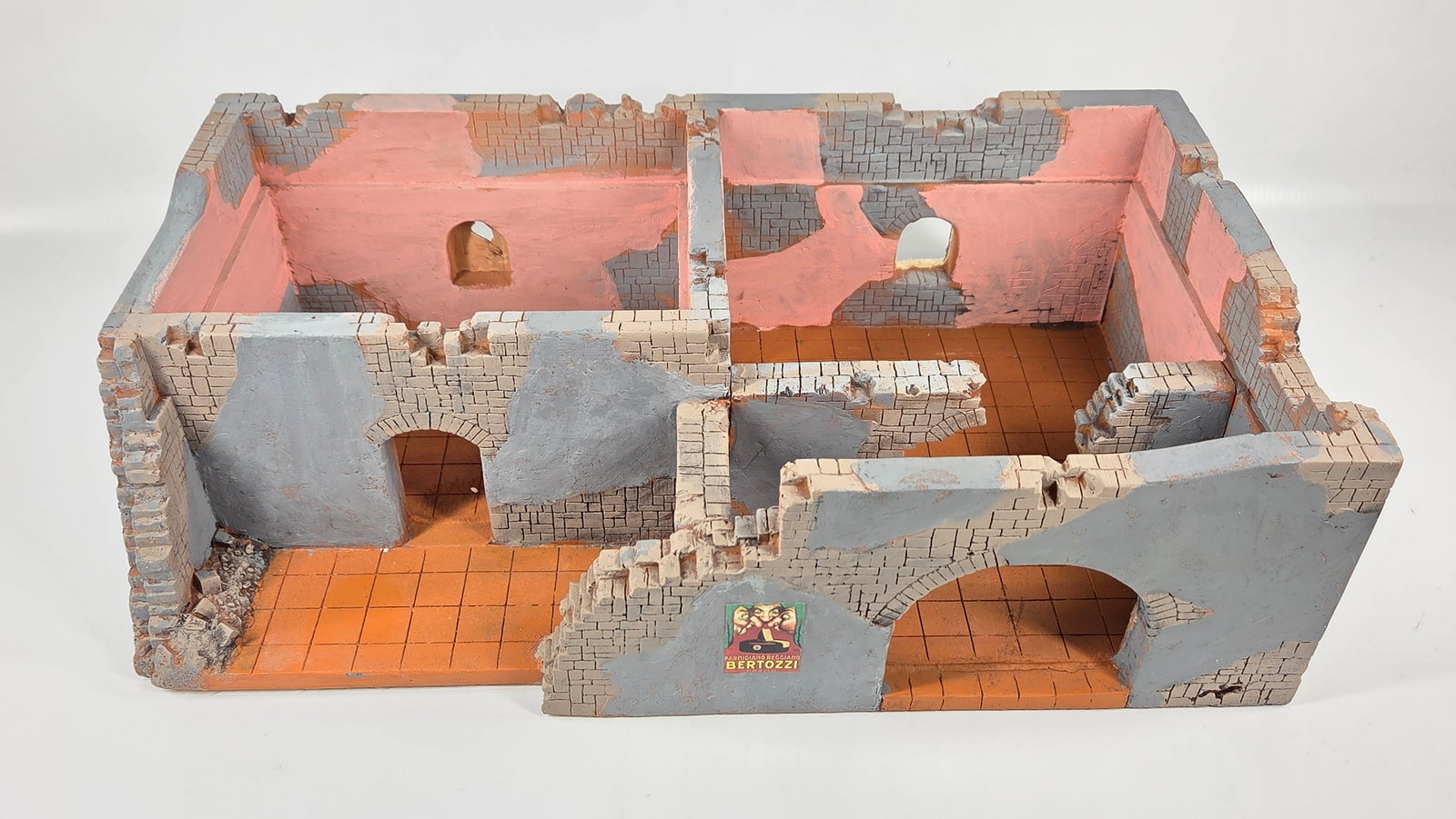 NICE HAND PAINTED TOY SOLDIER DIORAMA BUILDING: REMAINS IN GOOD CONDITION, SHOWING SOME TYPICAL USAGE WEAR.