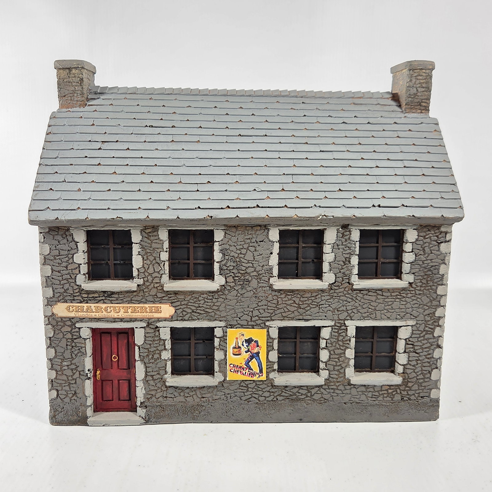 NICE HAND PAINTED TOY SOLDIER DIORAMA BUILDING: REMAINS IN GOOD CONDITION, SHOWING SOME TYPICAL USAGE WEAR.