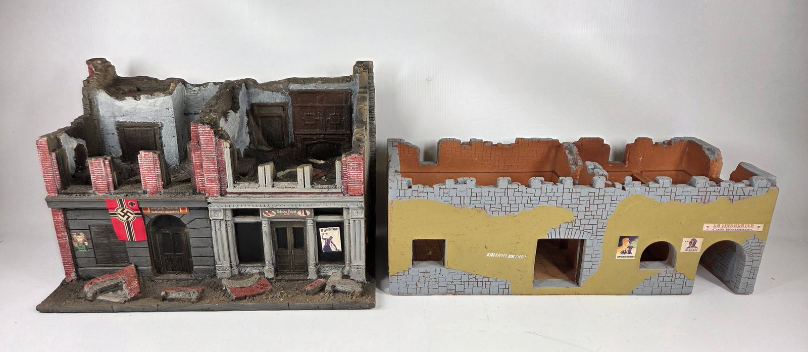 NICE HAND PAINTED TOY SOLDIER DIORAMA BUILDING: REMAINS IN GOOD CONDITION, SHOWING SOME TYPICAL USAGE WEAR.