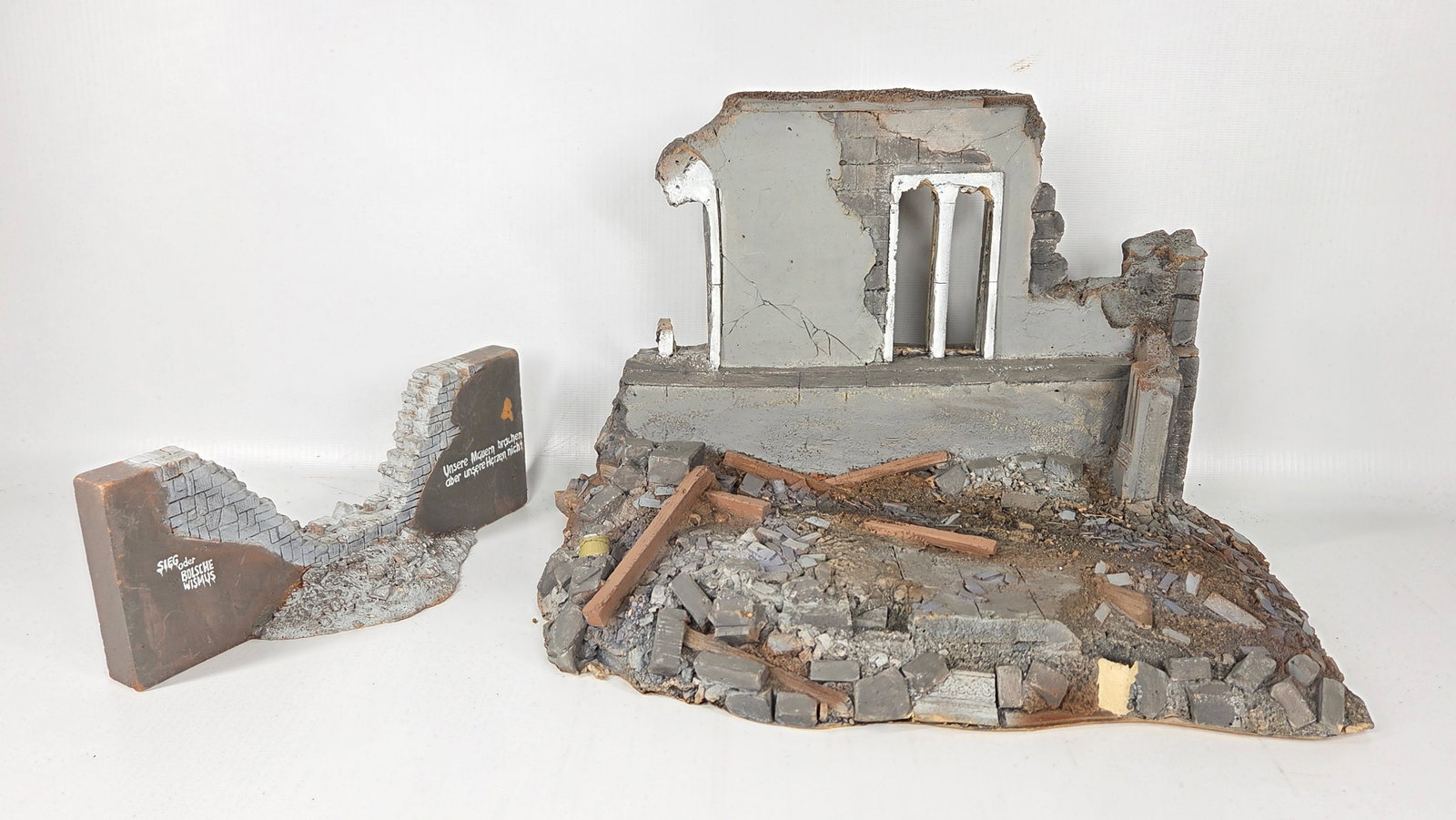 NICE HAND PAINTED TOY SOLDIER DIORAMA BUILDING (1 of 6)