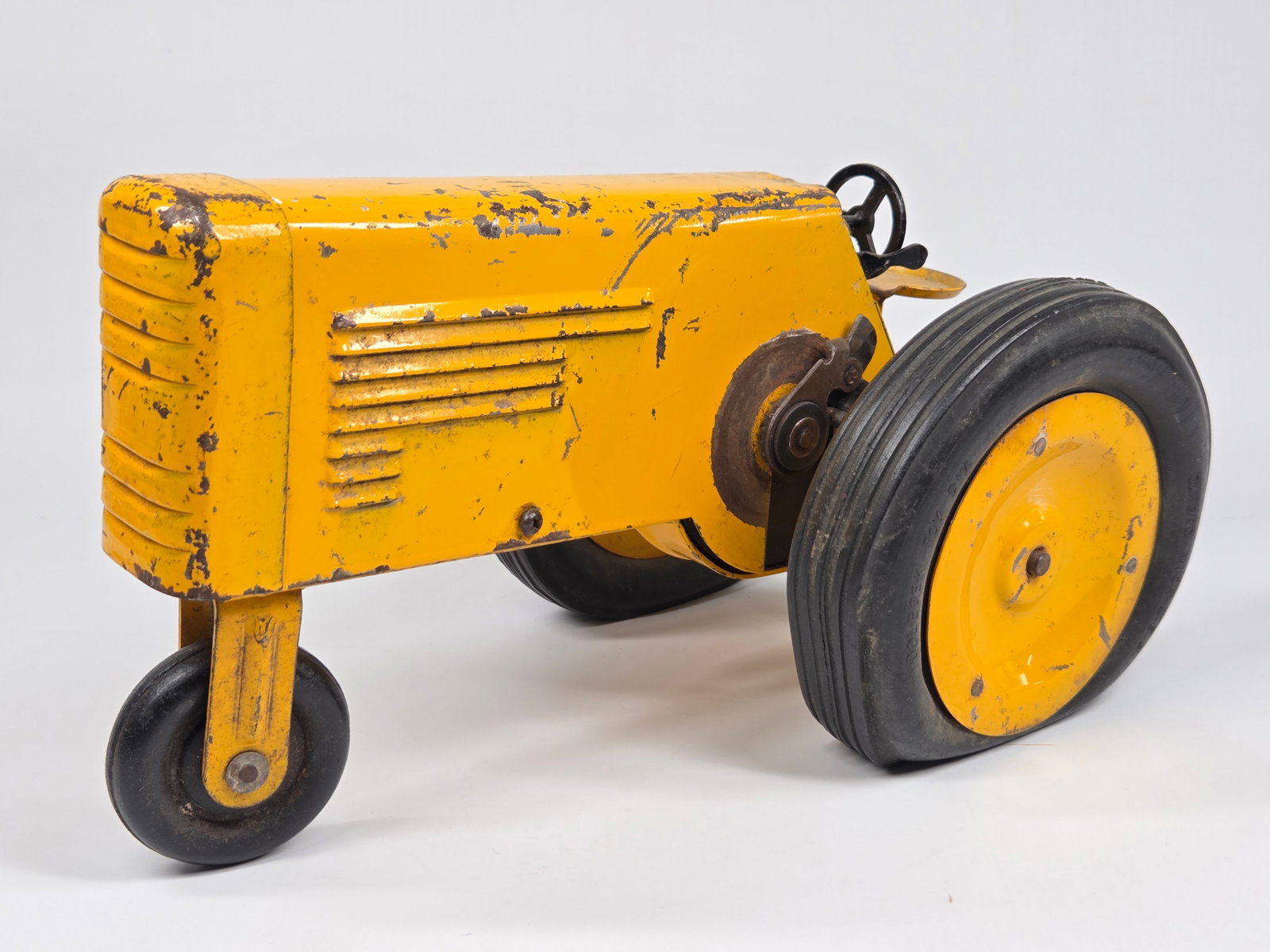 DOL TRAC DOLECER TOY DIV. PRESSED STEEL TRACTOR (1 of 6)