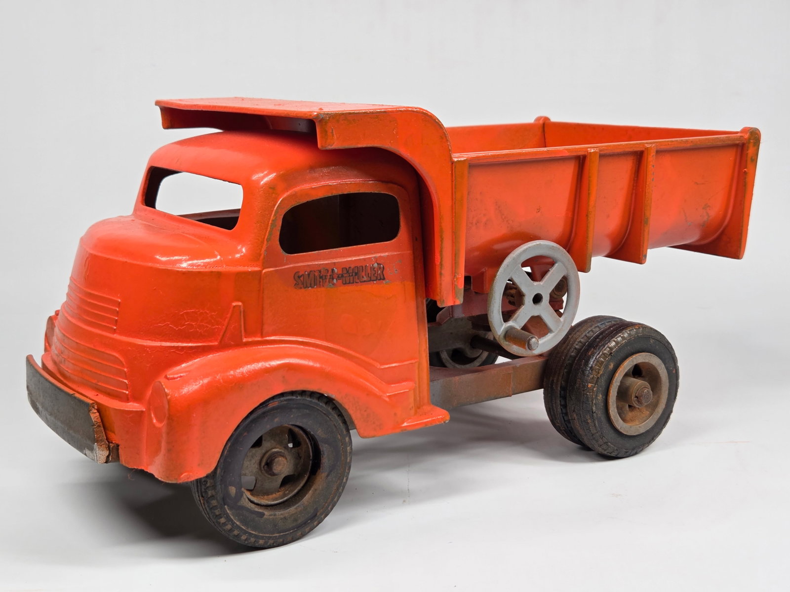 PAINTED SMITH MILLER CRANK HANDLE DUMP TRUCK (1 of 6)