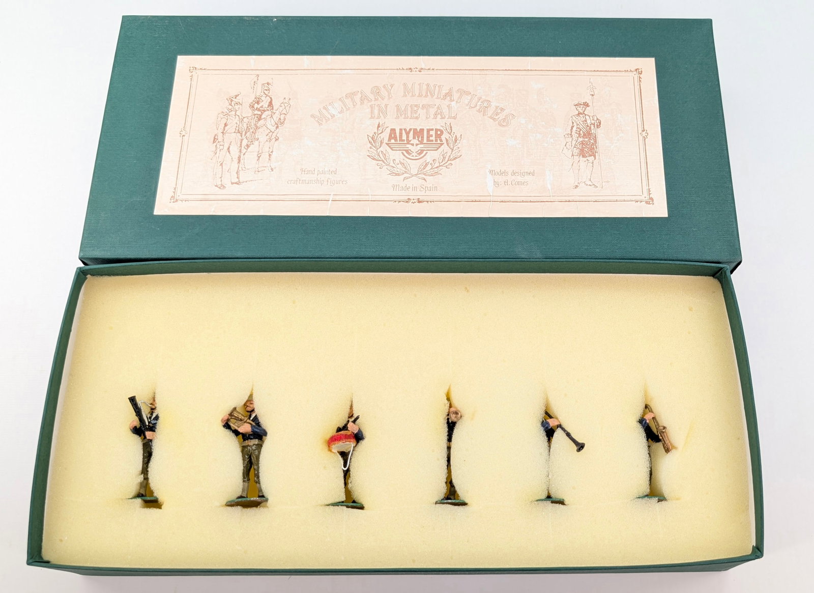 ALYMER AB-108 MUSIC BAND U.S.A. 1941: SET REMAINS IN GOOD CONDITION, SHOWING SOME LIGHT TYPICAL WEAR.