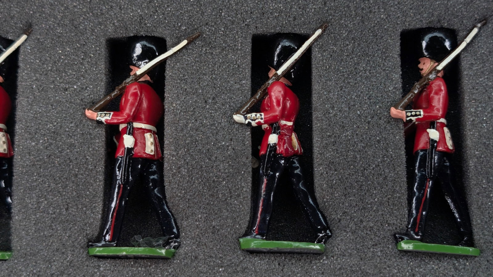 DUCAL SET #87B COLDSTREAM GUARDS MARCHING W/ SERGEANT - 3