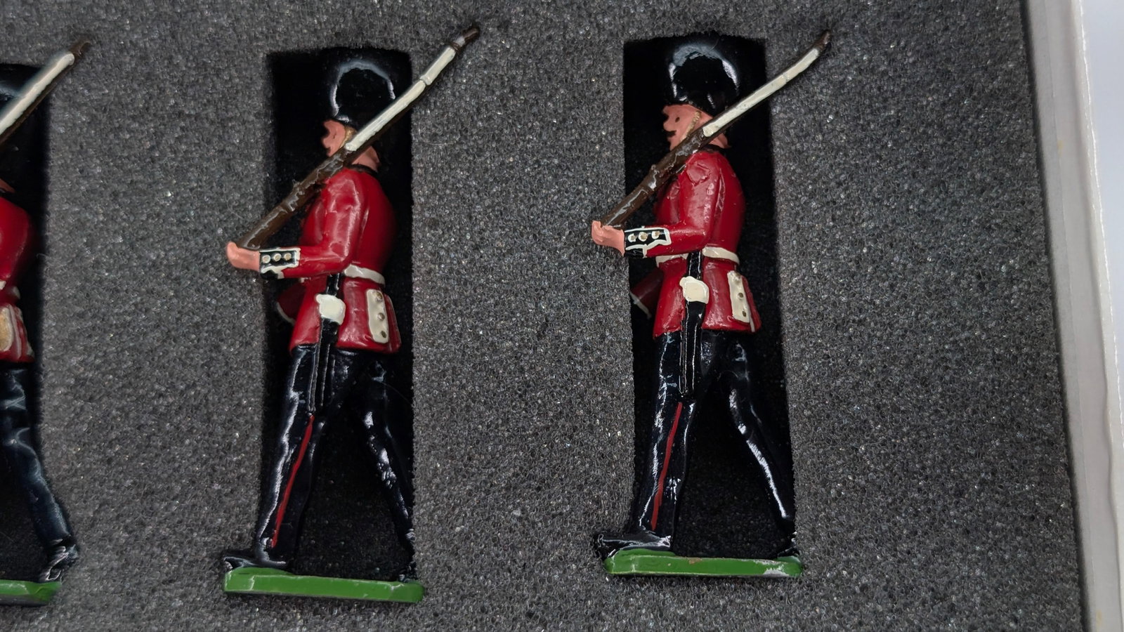 DUCAL SET #87B COLDSTREAM GUARDS MARCHING W/ SERGEANT - 4