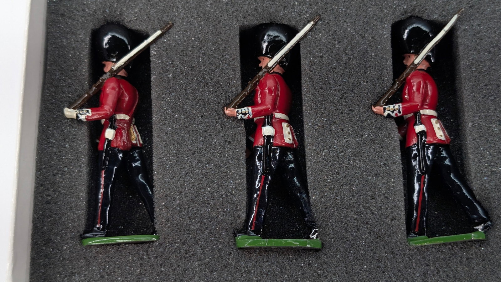 DUCAL SET #87B COLDSTREAM GUARDS MARCHING W/ SERGEANT - 2
