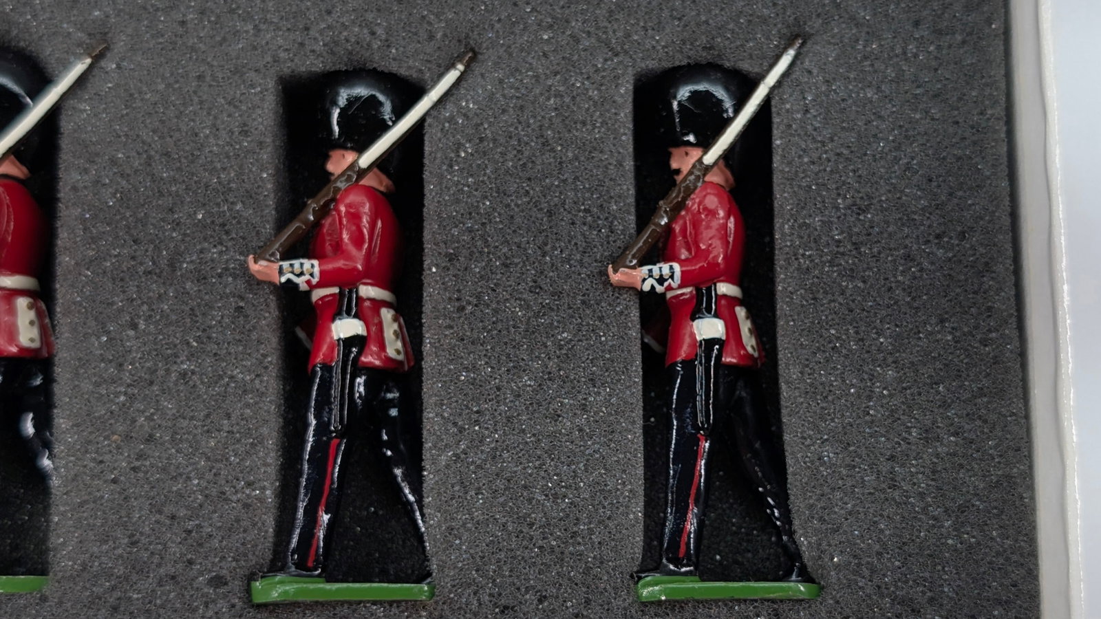 DUCAL SET #87B COLDSTREAM GUARDS MARCHING W/ SERGEANT - 4