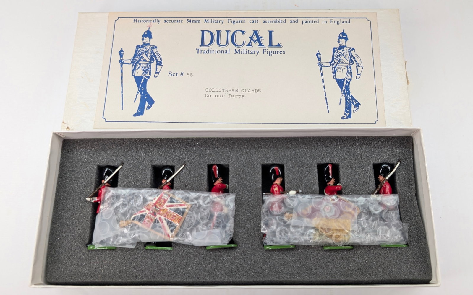 DUCAL SET #88 COLDSTREAM GUARDS COLOUR PARTY: SET REMAINS IN GOOD CONDITION, SHOWING SOME LIGHT TYPICAL WEAR.