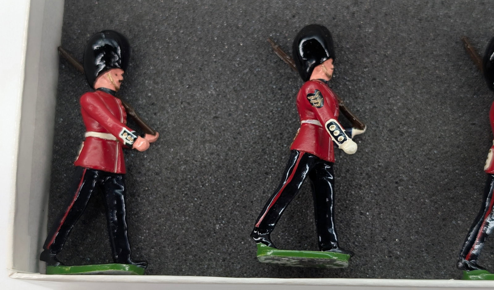 DUCAL SET #97B WELSH GUARDS MARCHING W/ SERGEANT - 2