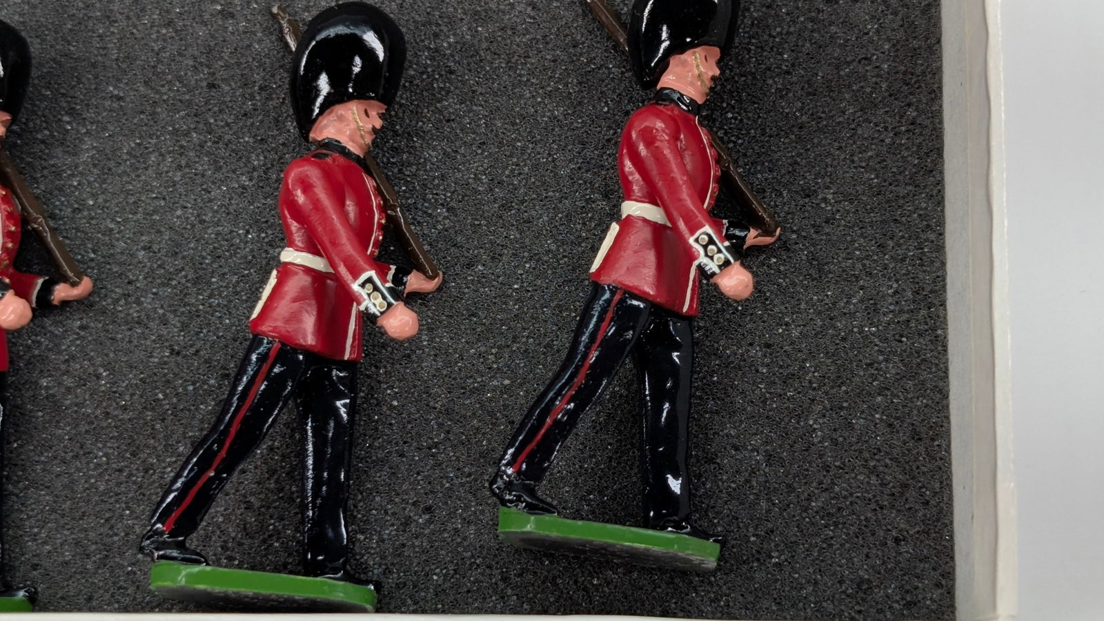 DUCAL SET #97B WELSH GUARDS MARCHING W/ SERGEANT - 4