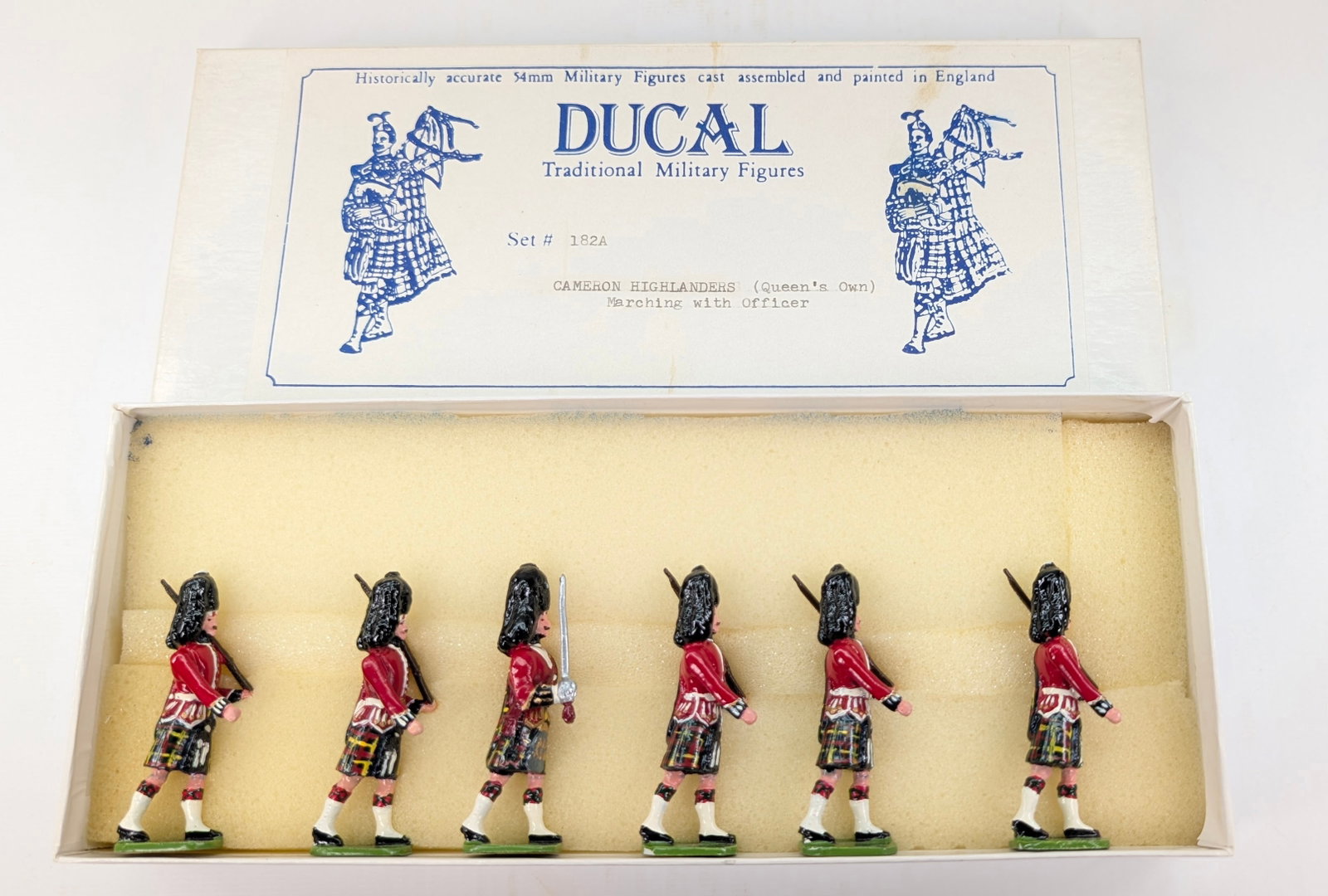 DUCAL SET #182A CAMERON HIGHLANDERS QUEEN'S OWN: SET REMAINS IN GOOD CONDITION, SHOWING SOME LIGHT TYPICAL WEAR.