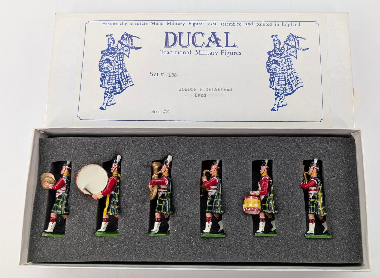 DUCAL SET #186 GORDON HIGHLANDERS BAND: SET REMAINS IN GOOD CONDITION, SHOWING SOME LIGHT TYPICAL WEAR.