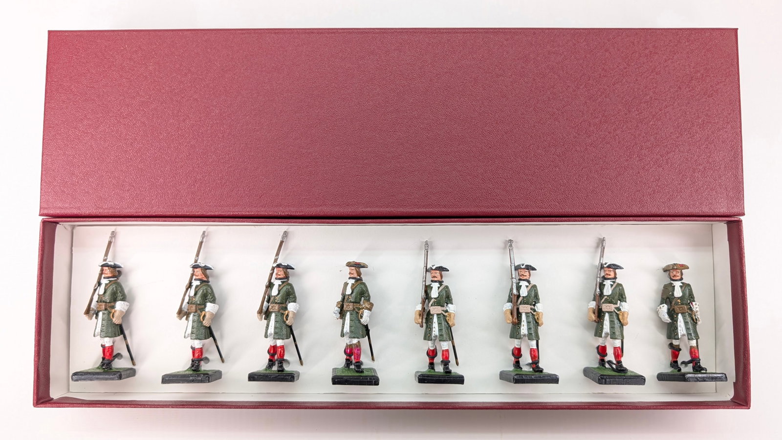 ALYMER SET OF HAND PAINTED LEAD SOLDIERS.: SET REMAINS IN GOOD CONDITION, SHOWING SOME TYPICAL WEAR. CUSTOM BOX.