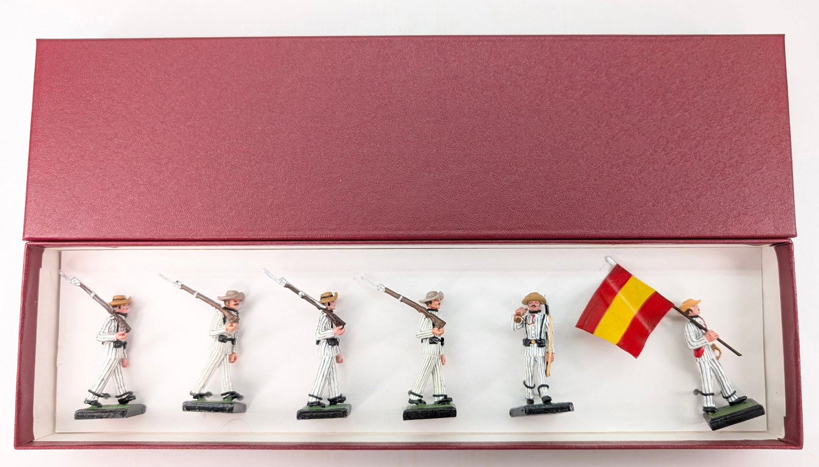 ALYMER SET OF HAND PAINTED LEAD SOLDIERS.: SET REMAINS IN GOOD CONDITION, SHOWING SOME TYPICAL WEAR. CUSTOM BOX.