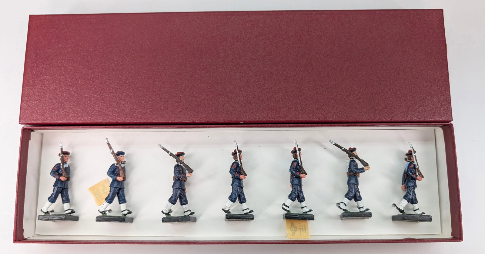 ALYMER SET OF HAND PAINTED LEAD SOLDIERS.: SET REMAINS IN GOOD CONDITION, SHOWING SOME TYPICAL WEAR. CUSTOM BOX.
