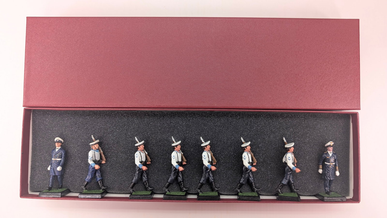 ALYMER SET OF HAND PAINTED LEAD SOLDIERS.: SET REMAINS IN GOOD CONDITION, SHOWING SOME TYPICAL WEAR. CUSTOM BOX.