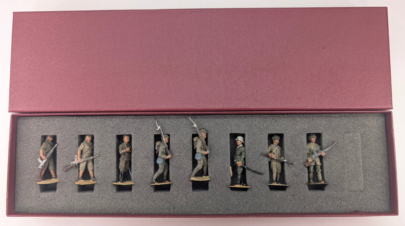 ALYMER SET OF HAND PAINTED LEAD SOLDIERS.: SET REMAINS IN GOOD CONDITION, SHOWING SOME TYPICAL WEAR. CUSTOM BOX.