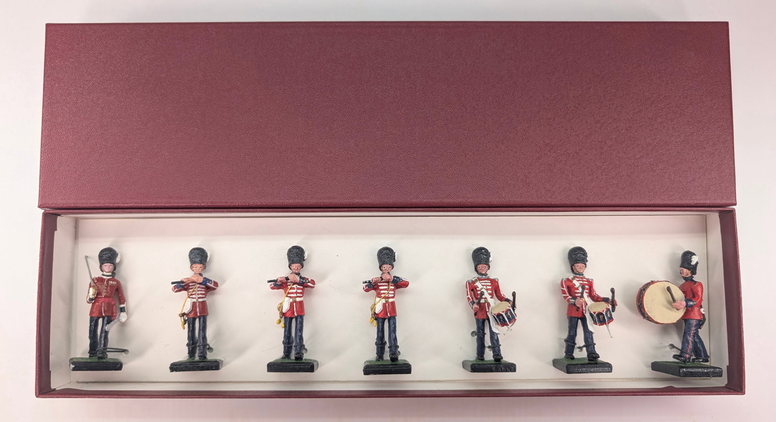 ALYMER SET OF HAND PAINTED LEAD SOLDIERS.: SET REMAINS IN GOOD CONDITION, SHOWING SOME TYPICAL WEAR. CUSTOM BOX.